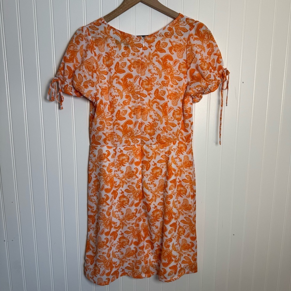 Francesca's Naomi V Neck Orange & White Paisley Mini Dress Women’s Size Medium - Picture 7 of 13